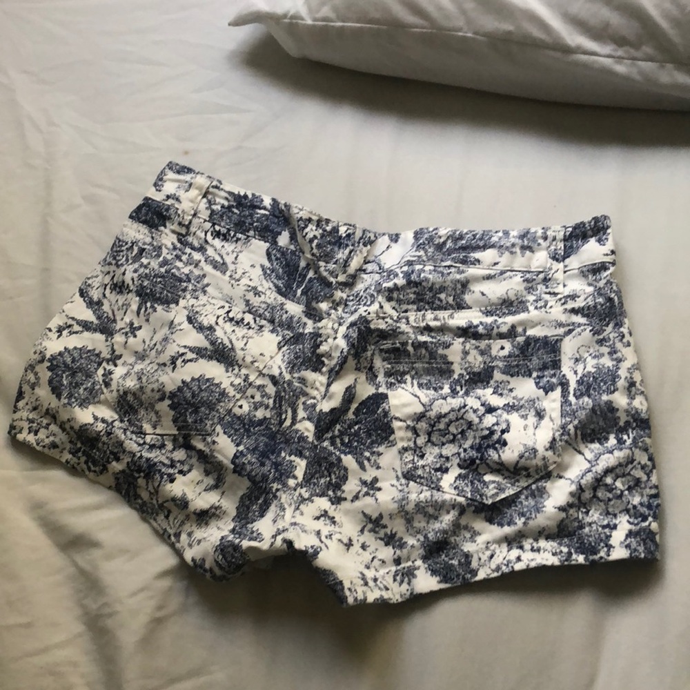 Flattering 4 way stretch floral shorts